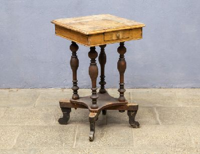 Старинный чайный столик