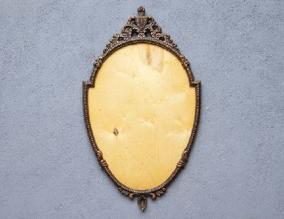 Винтажное металлическое зеркало