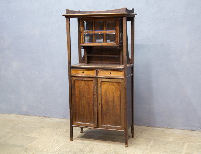 Антикварный поставец в стиле модерн