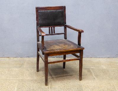 Старинное дубовое рабочее кресло