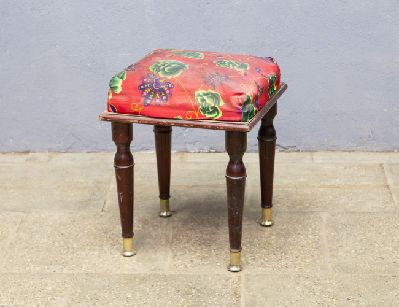 Старинный табурет