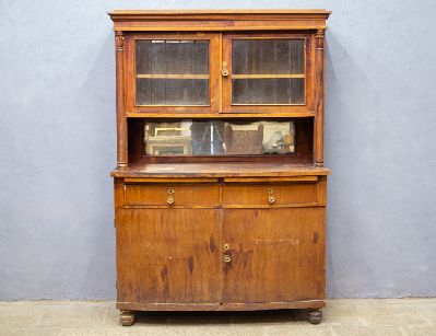 Старинный дубовый буфет