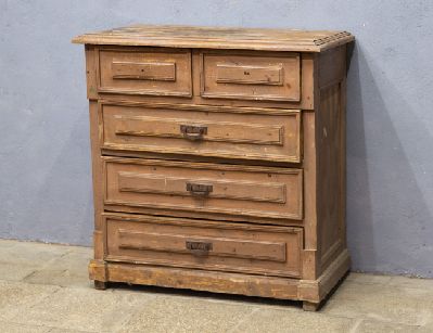 Старинный комод