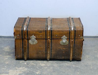Антикварный дорожный сундук