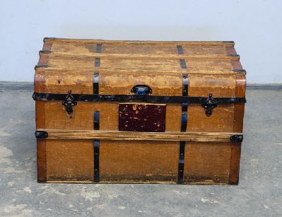 Антикварный дорожный сундук
