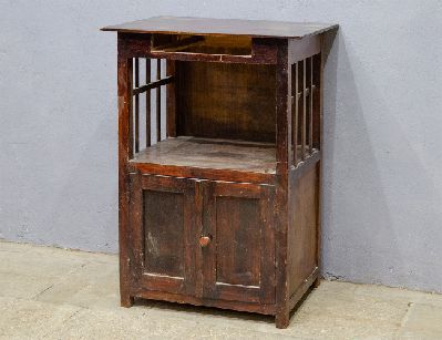 Старинная тумба