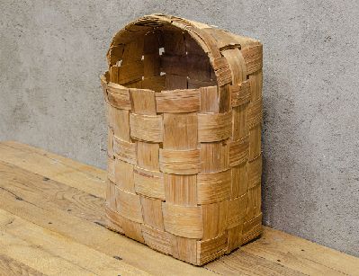 Старинная плетёная корзина