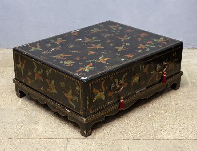 Журнальный стол с ящиками в стиле шинуазри