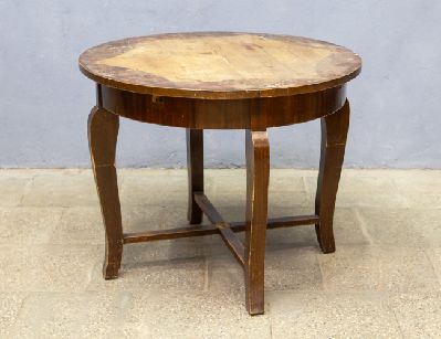 Старинный круглый обеденный стол