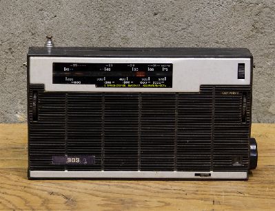 Винтажный портативный радиоприёмник Россия-303