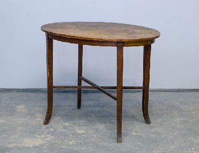 Старинный дубовый гостиный стол