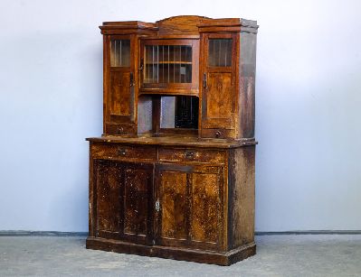 Старинный дубовый буфет