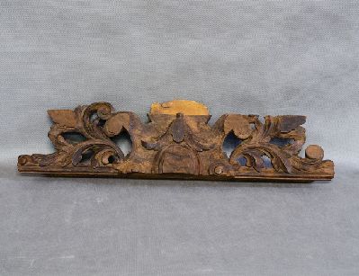 Антикварный резной фронтон