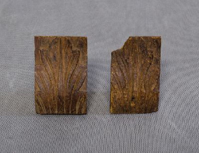 Пара антикварных резных элементов