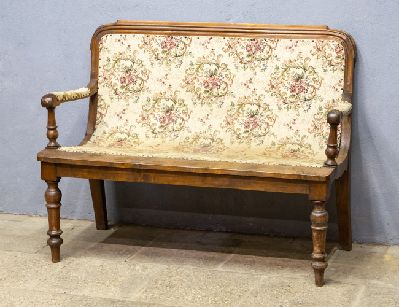 Старинный диван