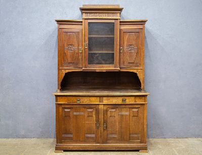 Антикварный дубовый буфет в стиле модерн