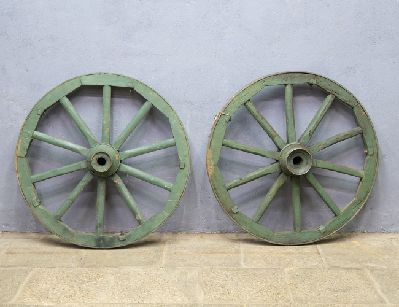 Старинные колеса от телеги
