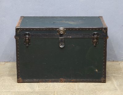 Антикварный дорожный кофр