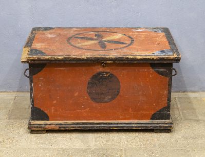 Антикварный расписной сундук