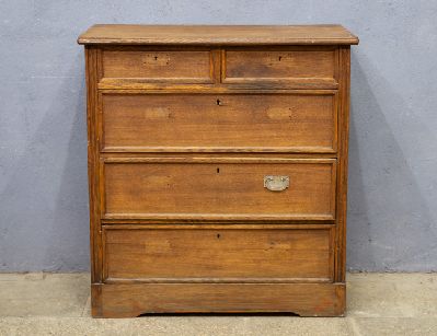 Старинный дубовый комод