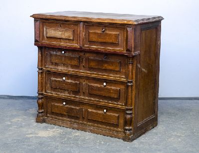 Старинный ореховый комод