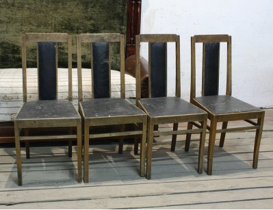 Четыре конторских стула