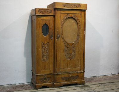 Старинный платяной шкаф
