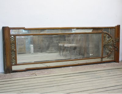 Старинное высокое зеркало с лепниной