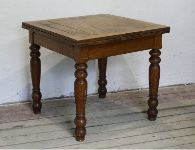 Старинный обеденный стол