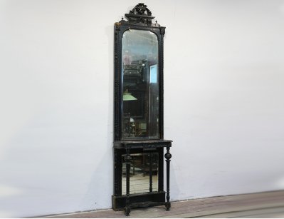 Старинное простеночное зеркало с короной