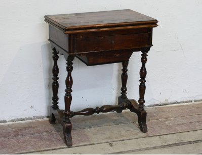 Старинный ломберный столик с ящиком