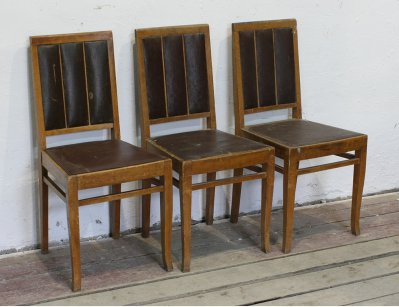 Три старинных стула