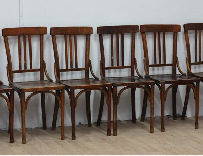 Шесть старинных стульев