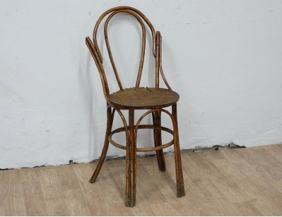 Старинный стул из бамбука