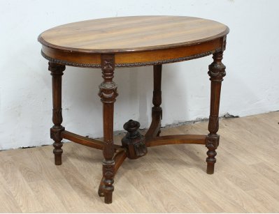 Старинный ореховый овальный стол