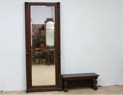 Старинное зеркало с консолью
