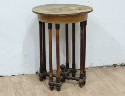 Старинный столик