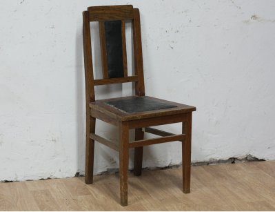 Старинный дубовый стул