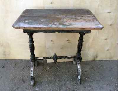 Старинный швейный столик
