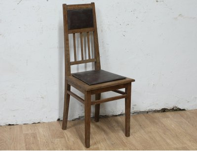 Старинный дубовый стул