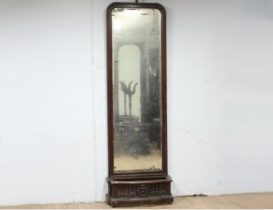 Простеночное зеркало с цветочницей