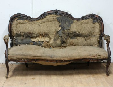 Старинный гостиный диван