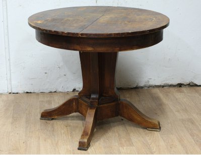 Старинный круглый обеденный стол