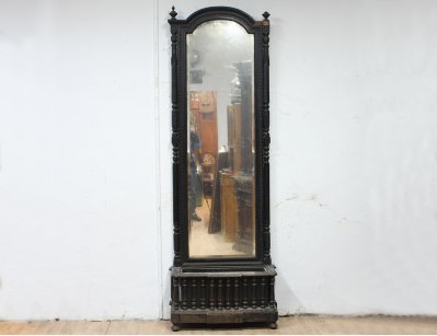 Антикварное простеночное зеркало с цветочницей