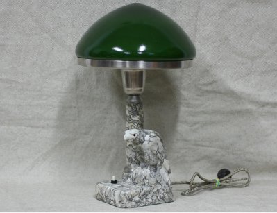 Старинная настольная лампа с орлом