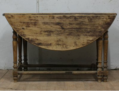 Старинные круглый обеденный стол