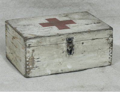 Старинный аптечный ящик