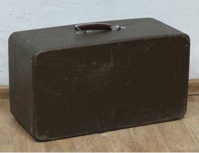 Старинный чемодан-кофр