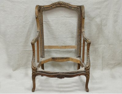 Старинное вольтеровское кресло