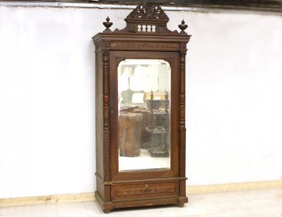 Ореховый платяной шкаф 19 века